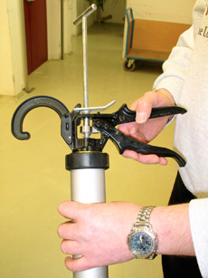 Технология использования крышки для ведра с герметиком