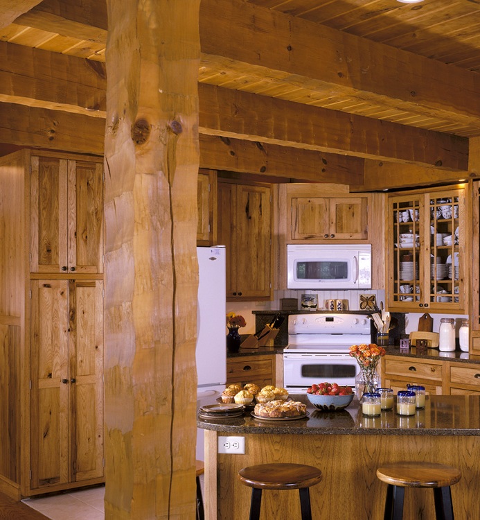 Пропитка Interior значительно облегчает уход за деревянными поверхностями в интерьере, подчеркивает красоту дерева. Проникает вглубь древесных волокон, обеспечивая долговременную защиту полов и потолков.